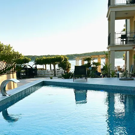 Papalina 4* Rab Town