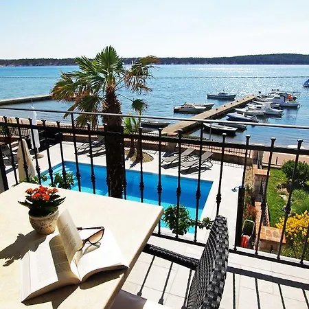 Papalina 4* Rab Town