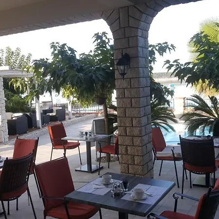 Papalina 4*