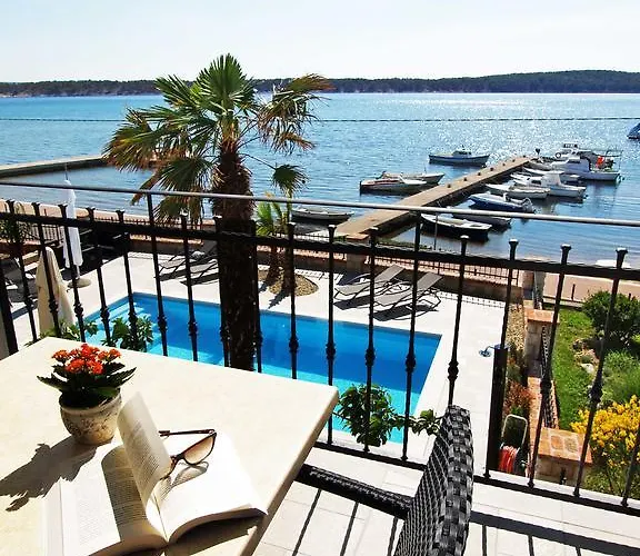 Papalina 4* Rab Town