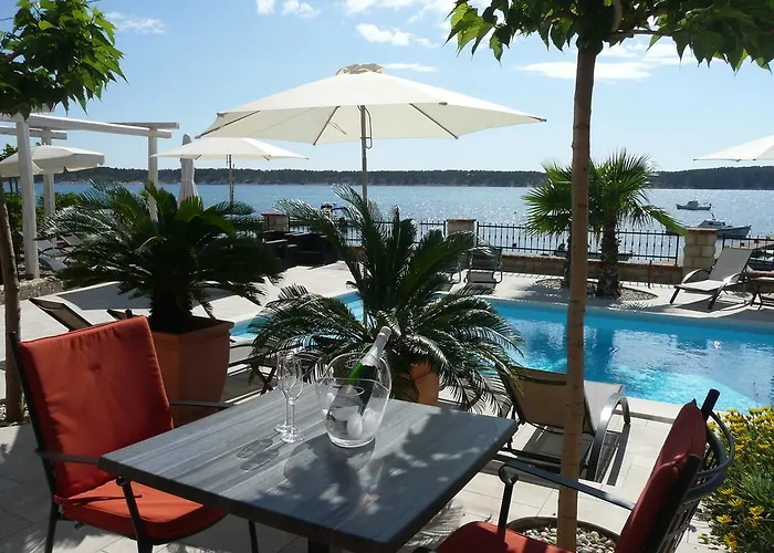 Papalina Rab Town
