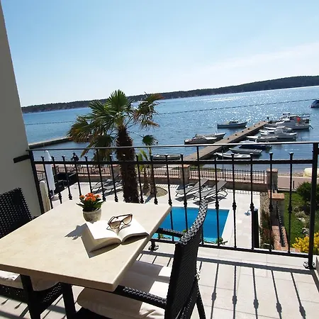 Papalina Pensjonat Rab Town